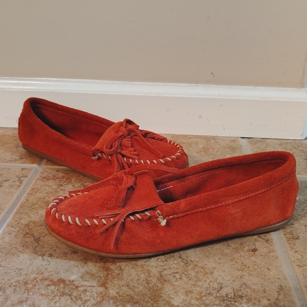 MINNETONKA Kilty Hardsole All Suede Moccasin Rust Color Size 11